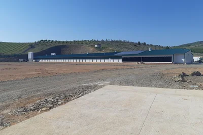Bâtiment pour l’engraissement de poulets de chair