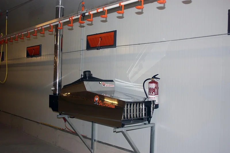 Thermorizer: el calefactor fijado a la pared asegura una óptima climatización de naves para el engorde de pollos Thermorizer: el calefactor fijado a la pared asegura una óptima climatización de naves para el engorde de pollos