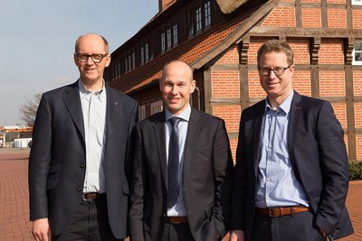 Bernd Meerpohl, Maurice Ortmans e Lars Vornhusen dopo la firma del contratto 