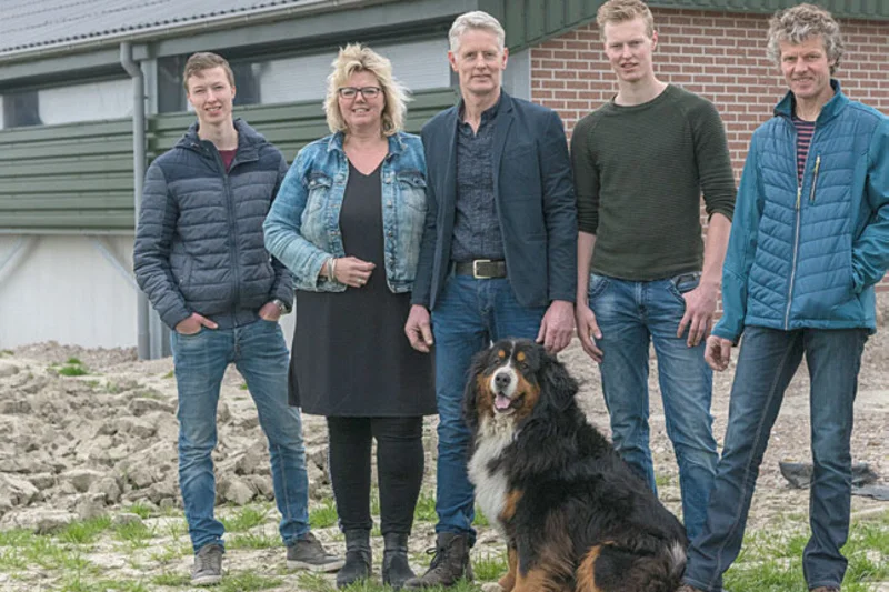 Foto van familie De Jong met hond