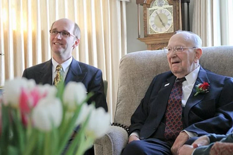 Bernd Meerpohl congratulates Big Dutchman founder Jack DeWitt on his 100th birthday. Bernd Meerpohl congratulates Big Dutchman founder Jack DeWitt on his 100th birthday.