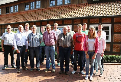Elterntierhaltung: Die Schulungs-Teilnehmer versammeln sich zu einem Erinnerungsphoto Elterntierhaltung: Erinnerungsphoto am Ende der amacs-Kundenschulung