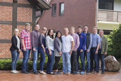 Gruppenphoto: Azubis und Ausbildungsleiter Gruppenphoto: Azubis und Ausbildungsleiter