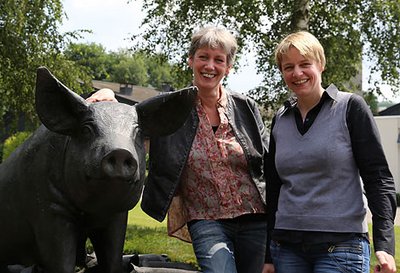 Anita Hoof und Dr. Anne Elkmann laden zur Teilnahme am Projekt "Der neue Maststall" ein