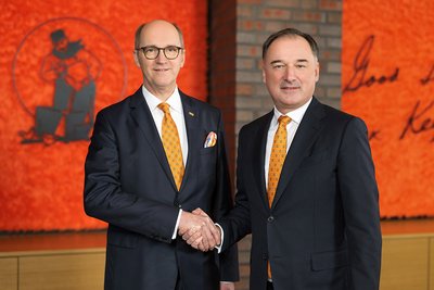 Bernd Meerpohl (po lewej) z dniem 01 kwietnia 2023, zostanie zastąpiony jako CEO grupy Big Dutchman przez Dr Franka Hillera.