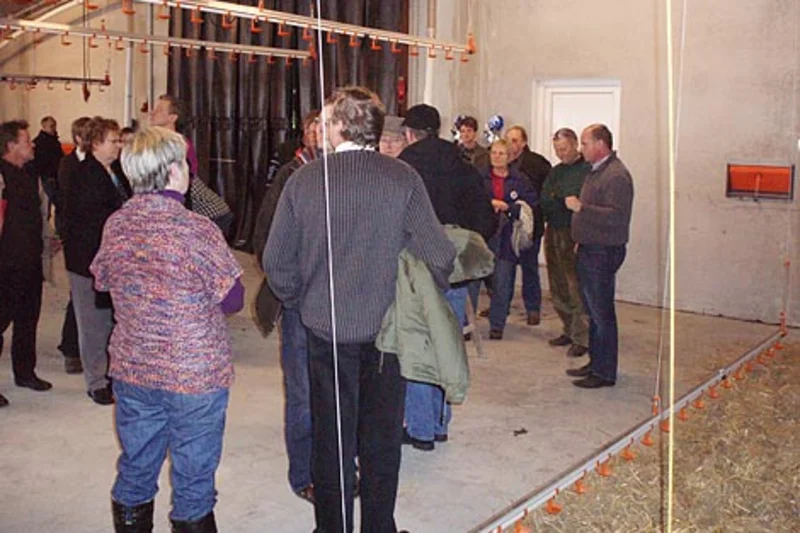 Host Ulrich Löhr leads a group of visitors on a tour through the new shed Host Ulrich Löhr leads a group of visitors on a tour through the new shed