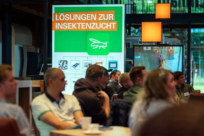 BIS bietet Lösungen zur Insektenzucht Leuchtwand: Lösungen zur Insektenzucht