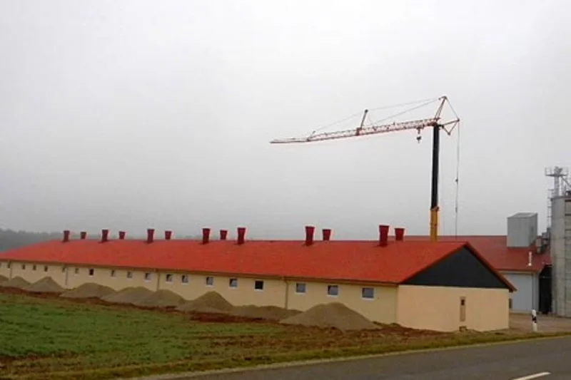 Neuer Schweinemaststall für 1.440 Tiere mit Flüssigfütterung in Beilngries Fütterungsanlagen & Stalltechnik für die Schweinehaltung (Flüssigfütterung, Trockenfütterung, Aufstallung, Abluftreinigung, Ferkelaufzucht) und für das Stallklima