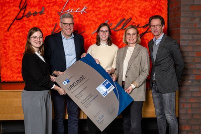 Top Ausbildung bei Big Dutchman Fünf Personen mit großem Siegel