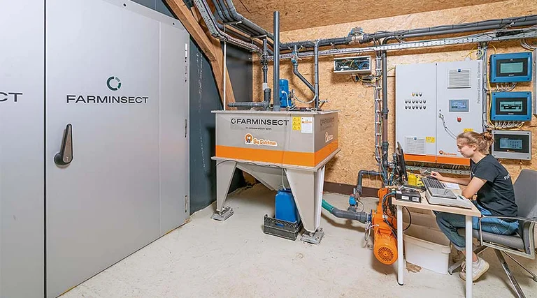 Figure 2: Computer-controlled liquid feeding system. Source: Better Insect Solutions Figure 2: Computer-controlled liquid feeding system. Source: Better Insect Solutions