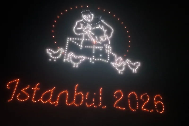 1,000 drones light up the Big Dutchman logo in the Istanbul sky 1,000 drones light up the Big Dutchman logo in the Istanbul sky