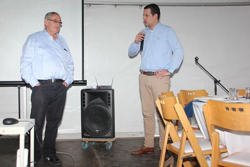 Big Dutchman sales manager Martin Prang (right) addresses Yona Glicksman. Big Dutchman sales manager Martin Prang (right) addresses Yona Glicksman.