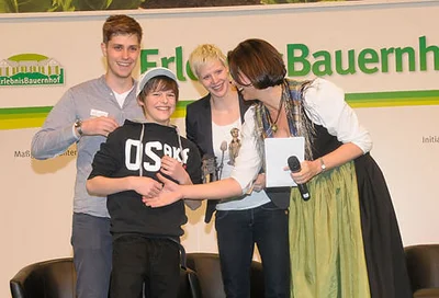 And the winners are ... Bundeslandwirtschaftsministerin Aigner übergibt die Preise an die glücklichen Gewinner And the winners are ... Bundeslandwirtschaftsministerin Aigner übergibt die Preise an die glücklichen Gewinner