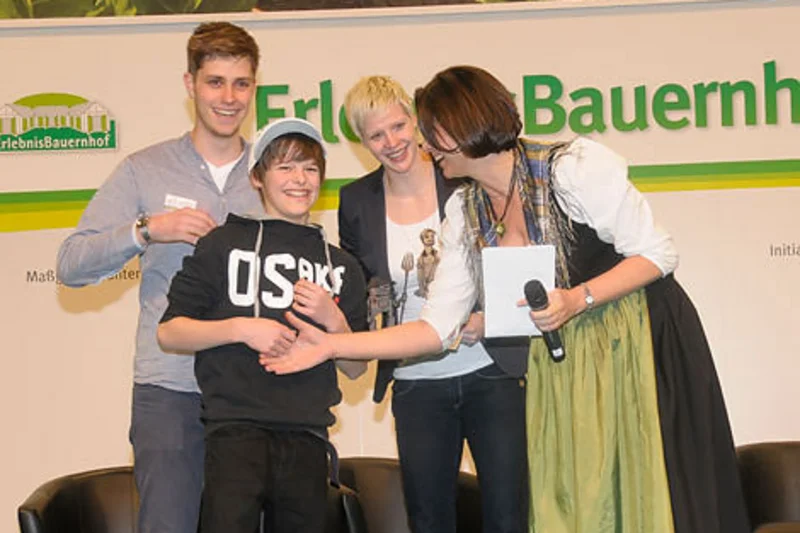And the winners are ... Bundeslandwirtschaftsministerin Aigner übergibt die Preise an die glücklichen Gewinner And the winners are ... Bundeslandwirtschaftsministerin Aigner übergibt die Preise an die glücklichen Gewinner