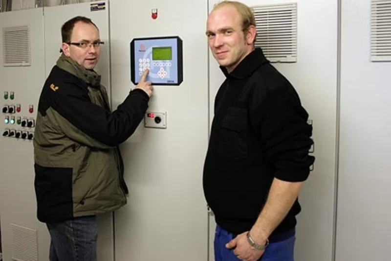 Egg production on two levels with modern poultry systems
