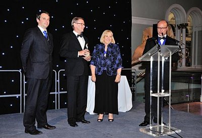 Professor Windhorst accepts award in Edinburgh.