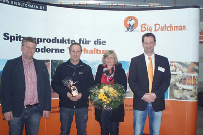 Poultry growing: on occasion of the inauguration of the poultry house Big Dutchman employees deliver presents.