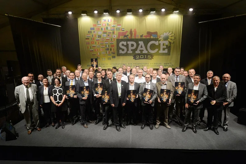 Group photo: company representatives with their special awards