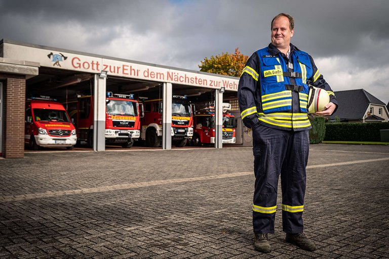 Daniel Holling ist Leiter Business Development - und ehrenamtlicher Feuerwehrmann.