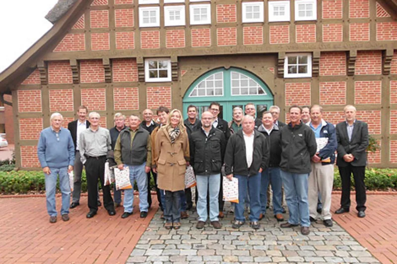 Systems for layer management and more: the visitors from Hy-Line convinced themselves of the Big Dutchman know how. Systems for layer management and more: the visitors from Hy-Line convinced themselves of the Big Dutchman know how.