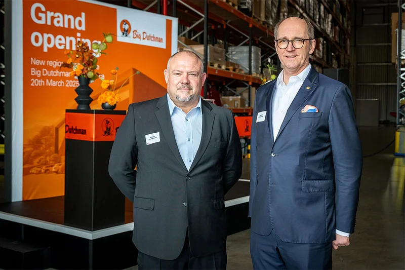Big Dutchman feiert: Alistair Rawstorne (li.) und Bernd Meerpohl (Aufsichtsratsvorsitzender) bei der Eröffnung des neuen Bürogebäudes in Johannesburg 2025. Big Dutchman feiert: Alistair Rawstorne (li.) und Bernd Meerpohl (Aufsichtsratsvorsitzender) bei der Eröffnung des neuen Bürogebäudes in Johannesburg 2025.