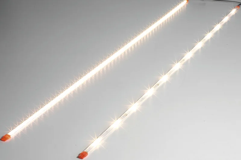 Due lampade tubolari a LED