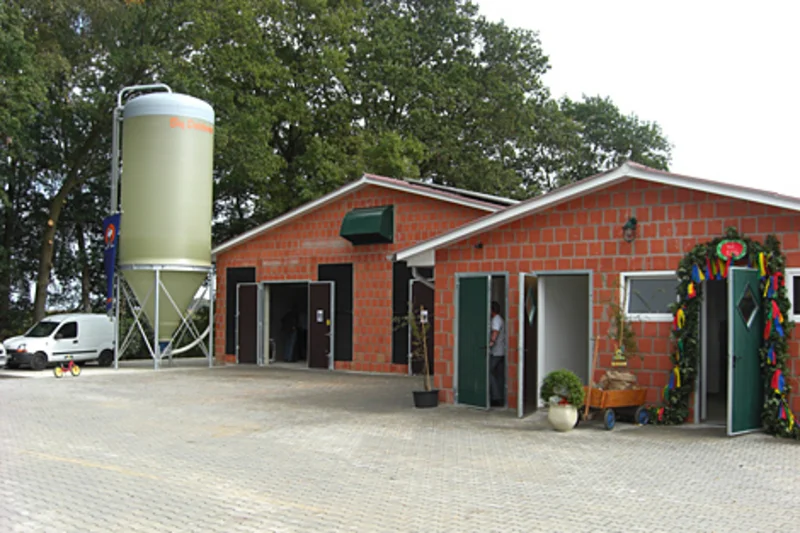 Inauguration of Natura rearing aviary for 84,000 pullets