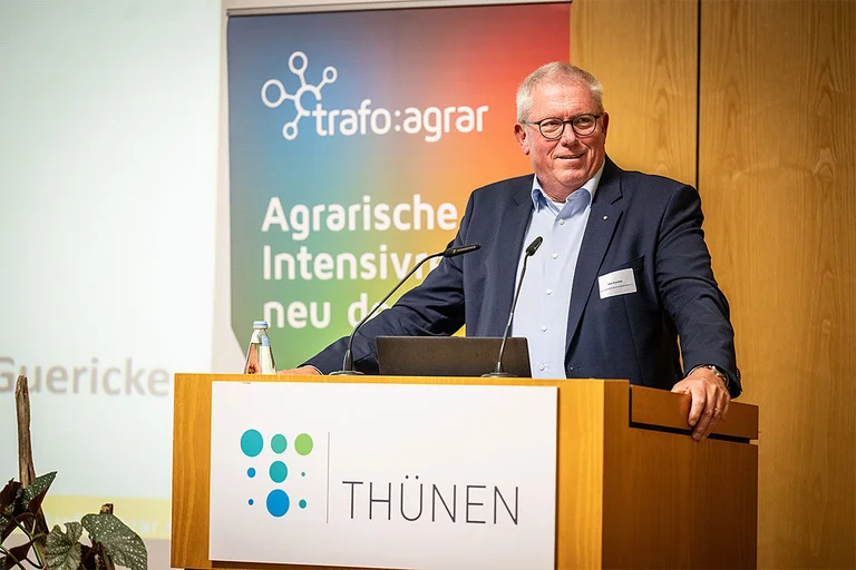 Sven Guericke giving the laudatory speech.
